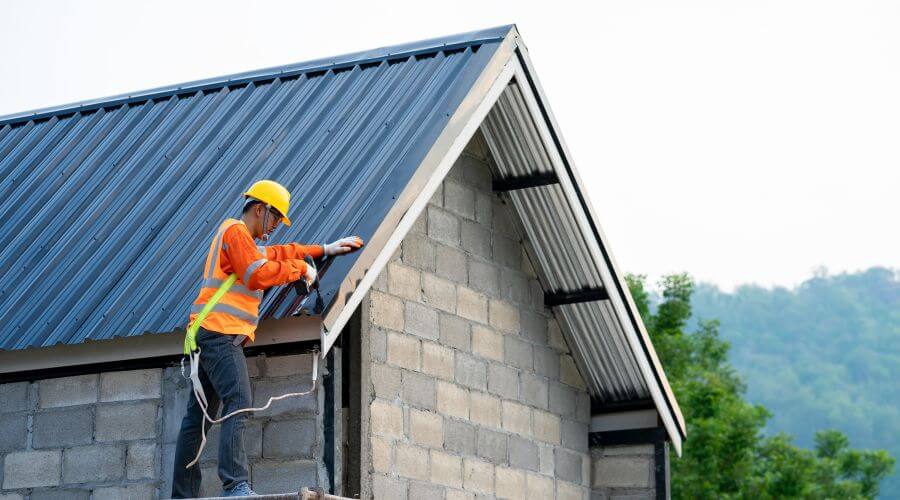 Professional gutter cleaning in Walcott, WY